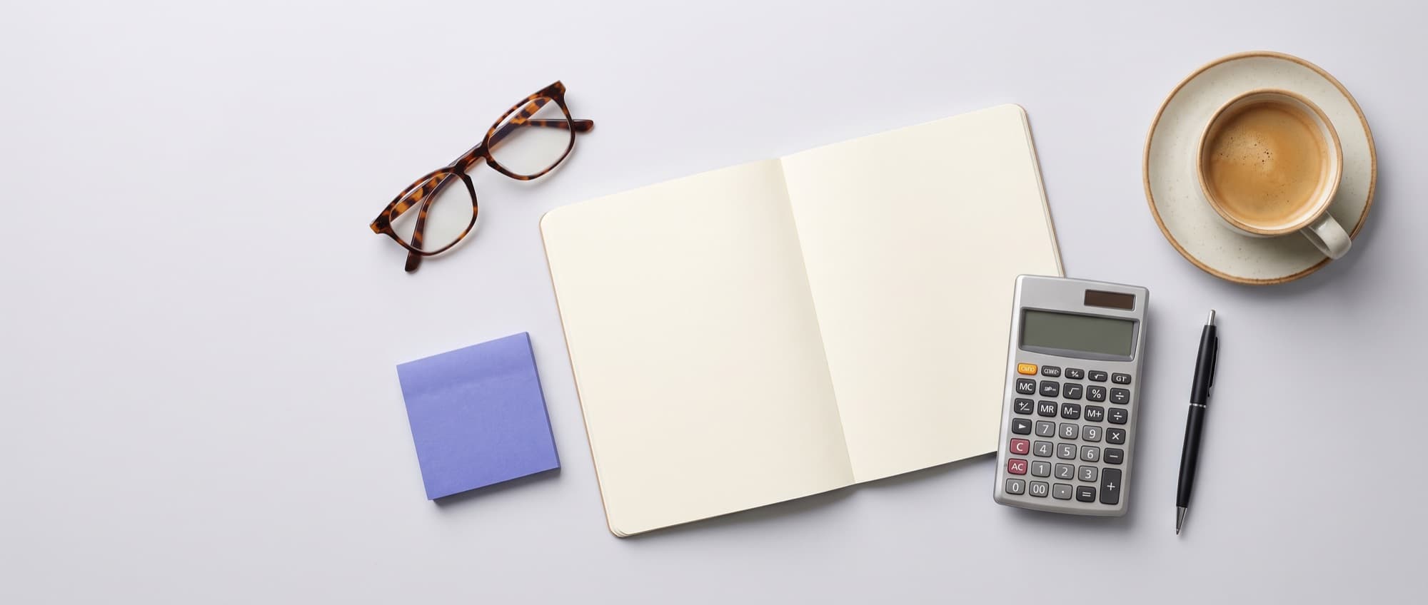 Carnet, calculatrice et café : poser les bases de son projet de franchise avant de choisir une enseigne