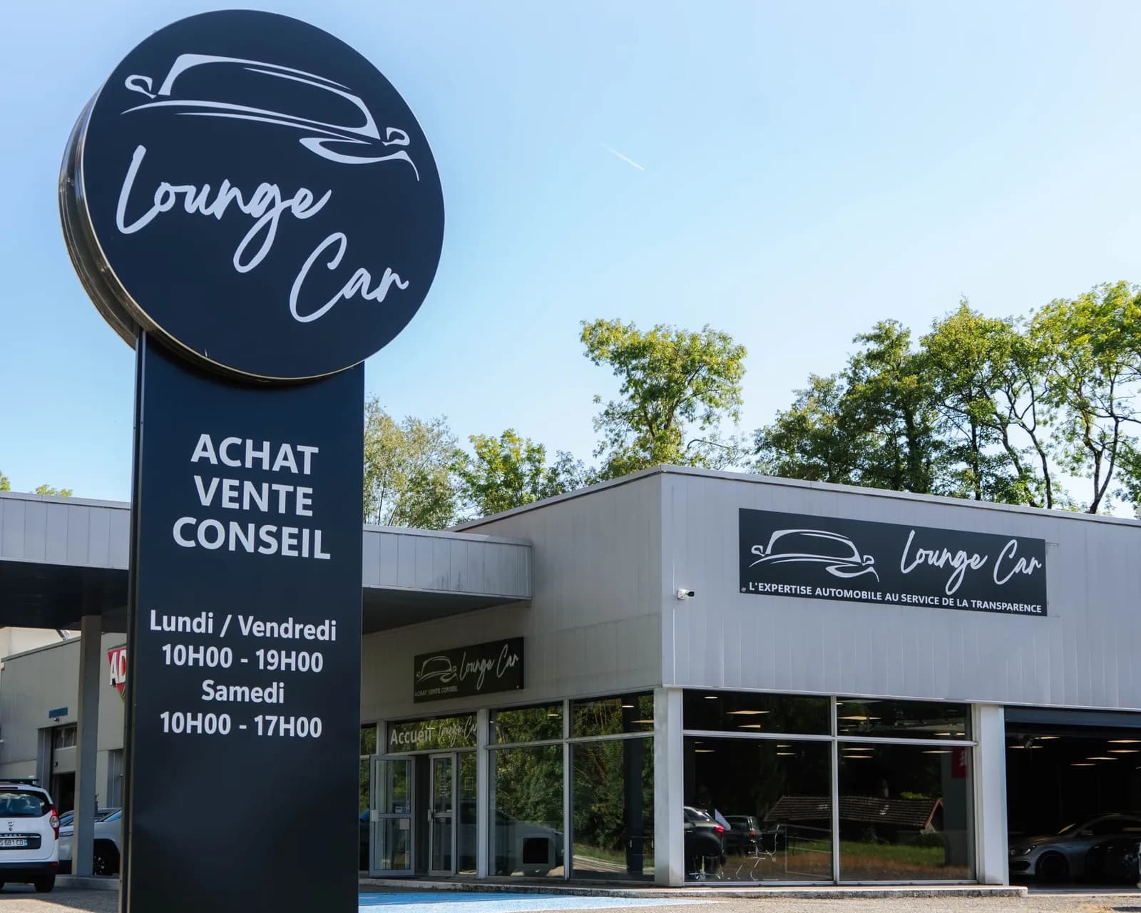 Franchise Lounge Car